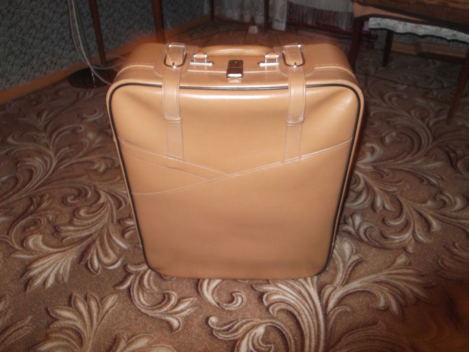Чемодан горчичного цвета, 45х17х55