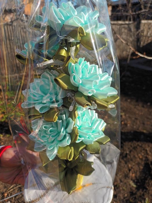 Букети з атласної стрічки подарункові.