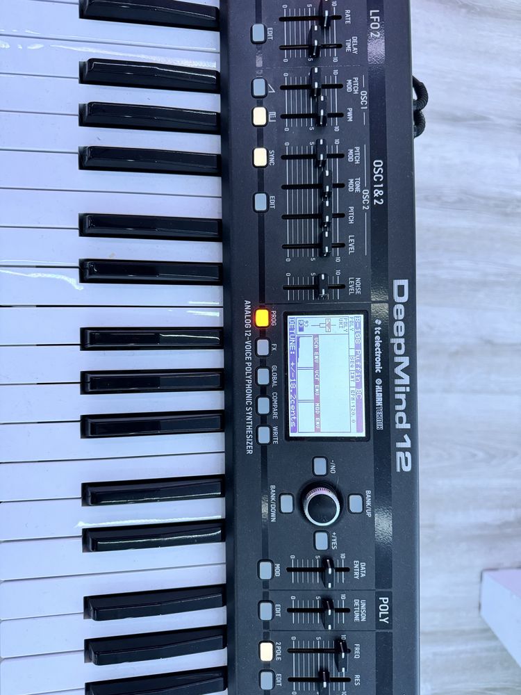 Behringer deepmind 12