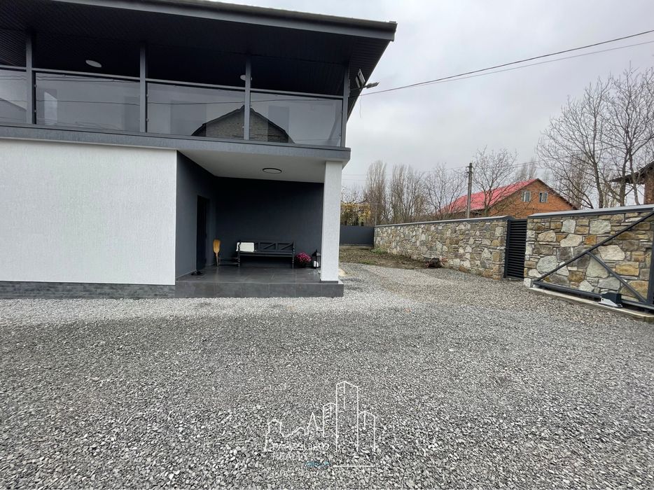 Продам шикарний будинок з меблями та приміадьною технікою