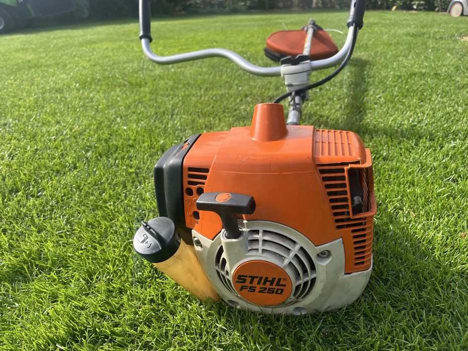 Kosa STIHL FS 250 podkaszarka spalinowa