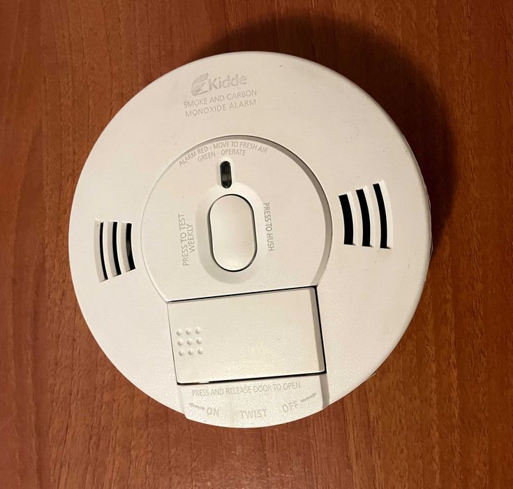 Detector de fumo e alarme de monóxido de carbono