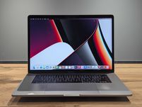 Macbook pro 15 2017 core i7 2.8ghz 16/256gb pro 555 2gb
