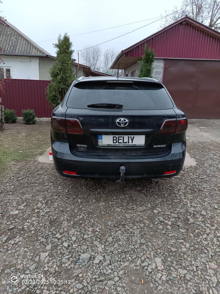 Тойота авенсіс 2008 року