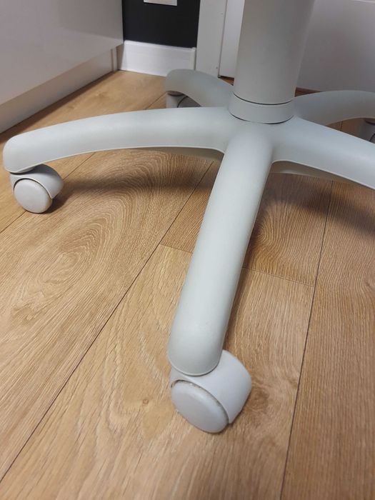 Ergonomiczne krzesło biurowe - Smart White GTP