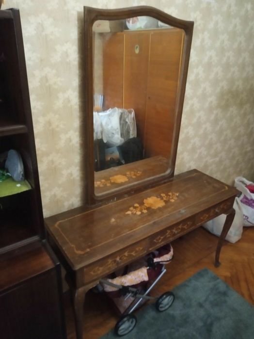 Тумбы винтаж.Комод. Трюмо.Кровать панцирная. Вешалка.Стул раскладной.