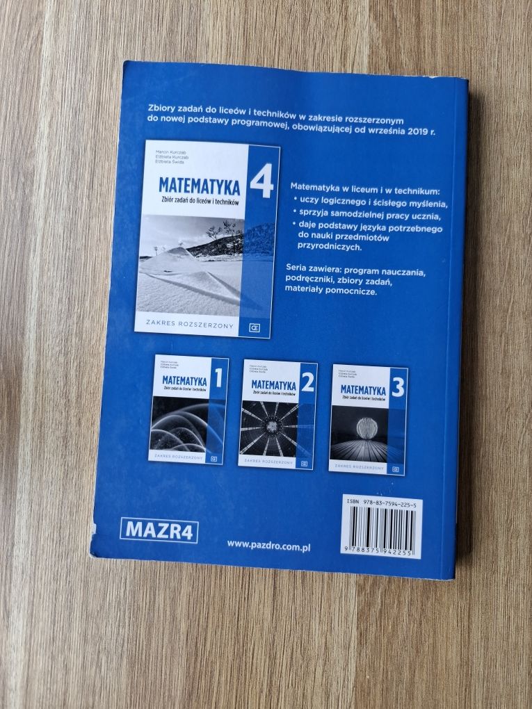 Zbiór zadań "matematyka 4" Pazdro