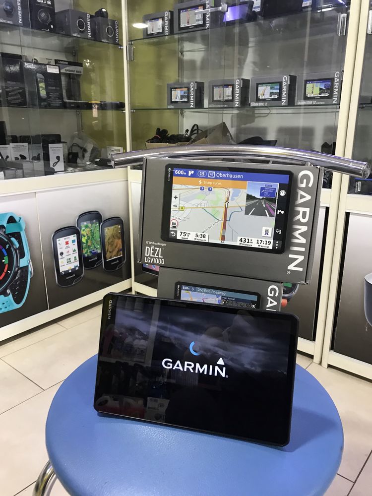 Вантажний навігатор Garmin Dezl LGV 1000 MT-D