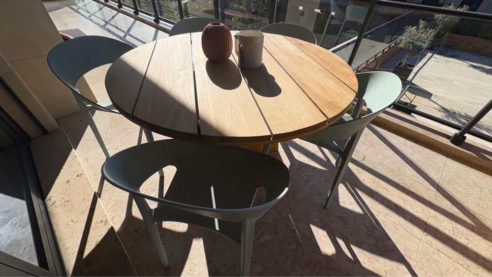 Mesa Jardim e Cadeiras incluidas