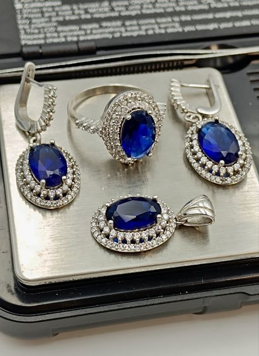 Серебряный набор с сапфирами  925 пробы