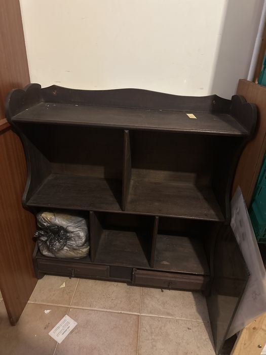 Estante antiga em ótimo estado