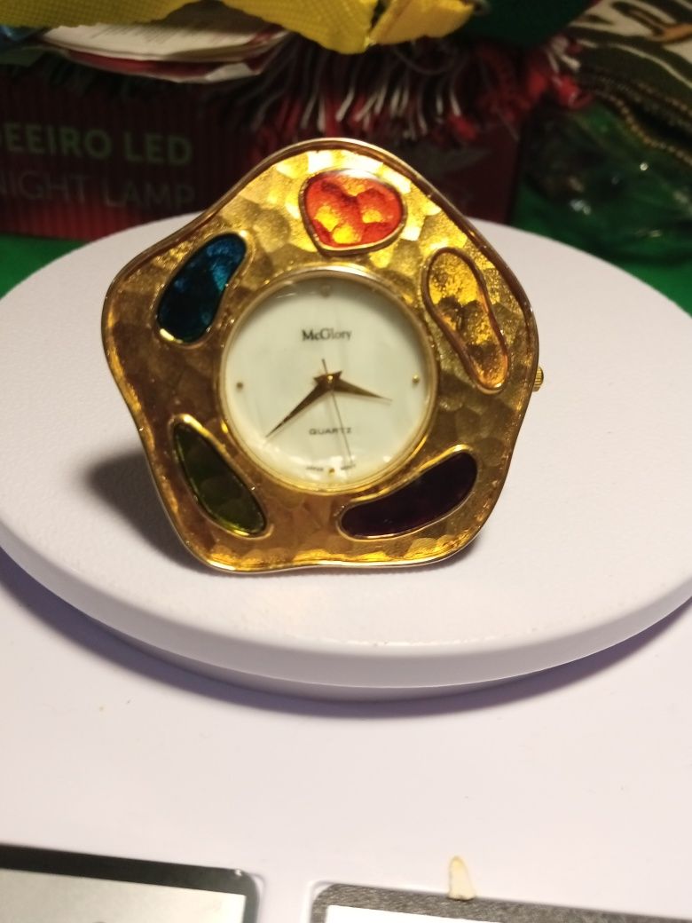 Relógio de senhora,com muitos anos,mas novo