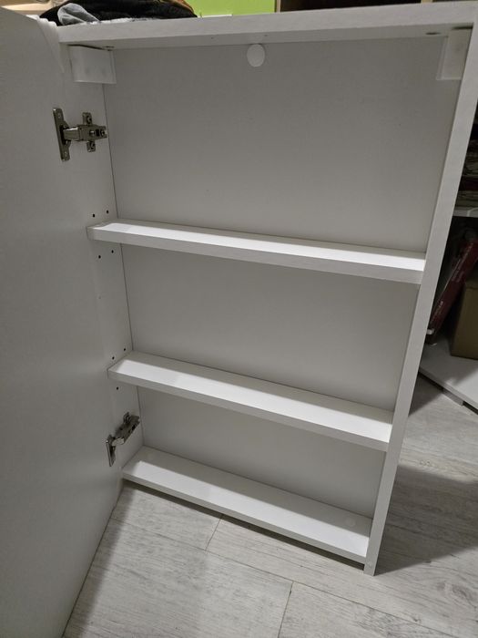 Szafka nad umywalkę z lustrem