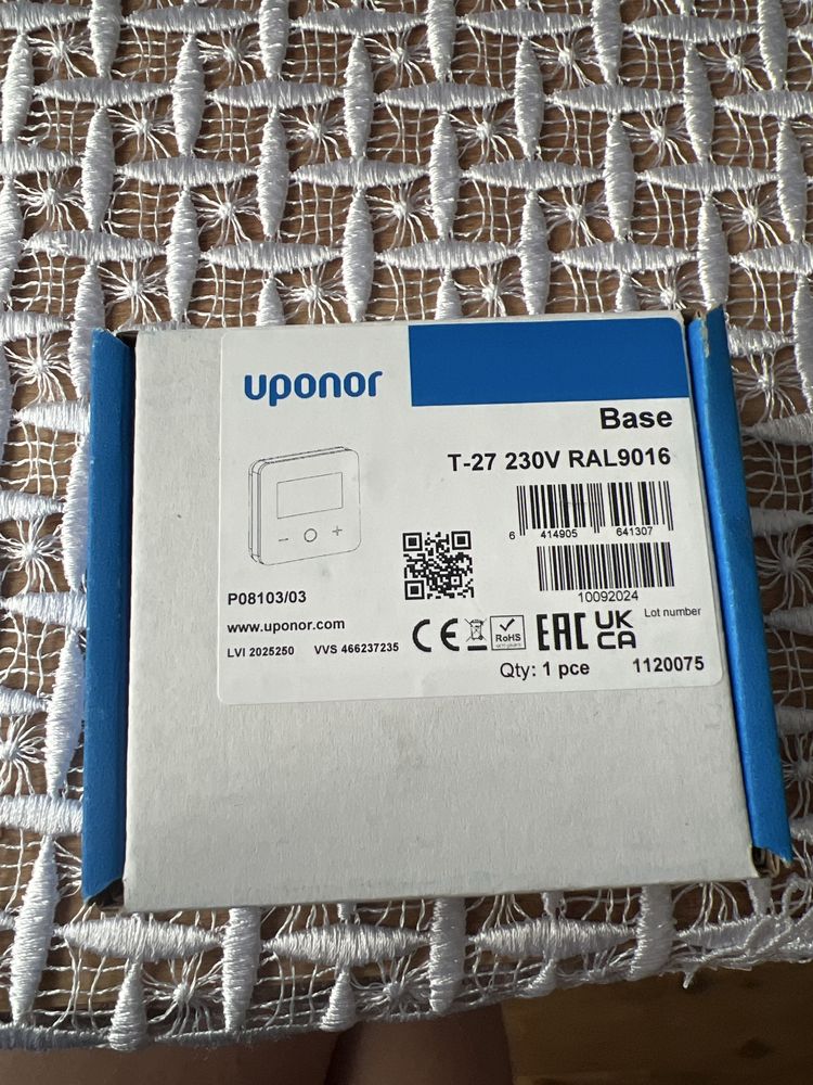 Termostat Uponor Base T-27  z wyświetlaczem 230 V