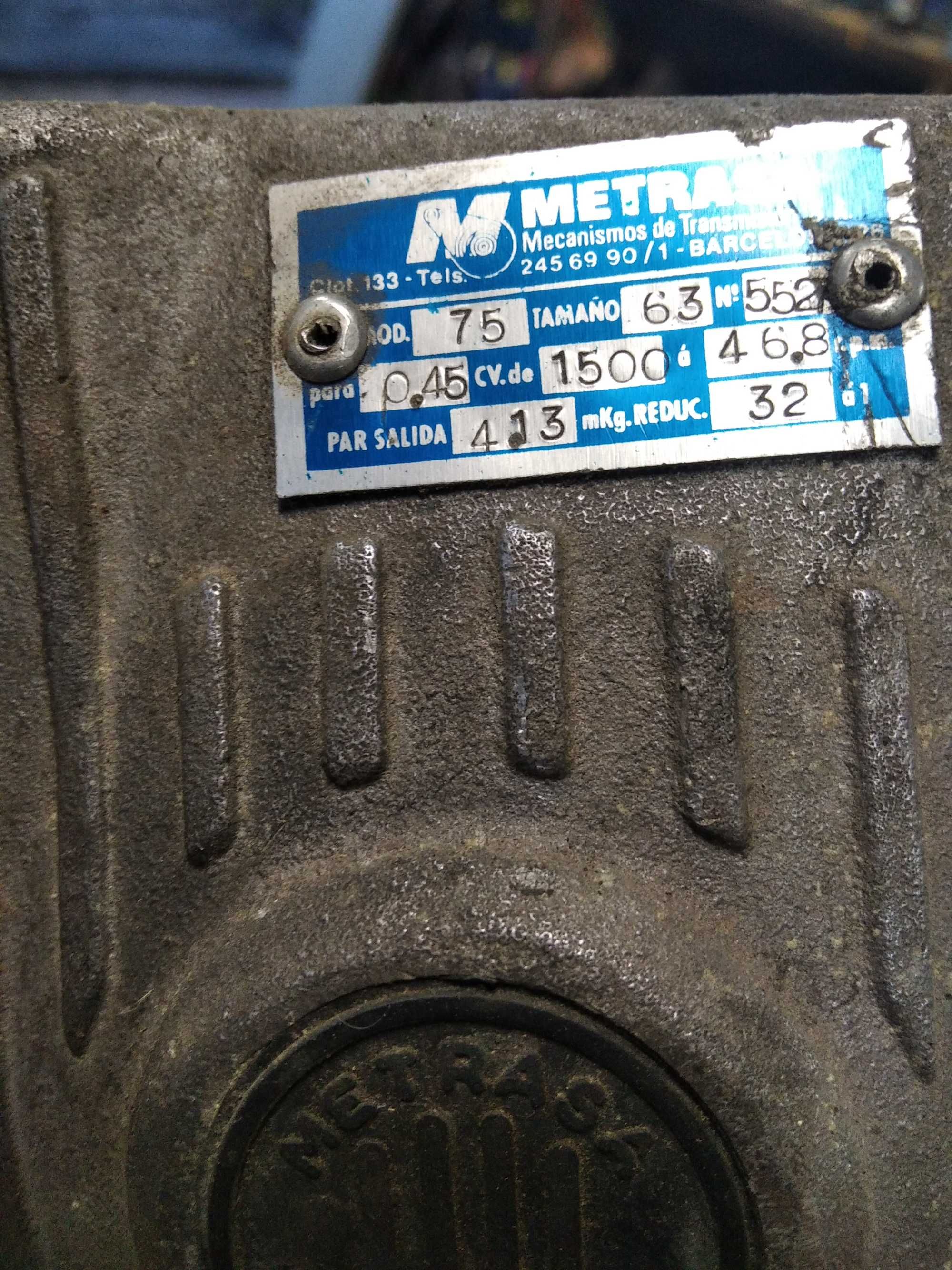 Motor trifásico com carretos.