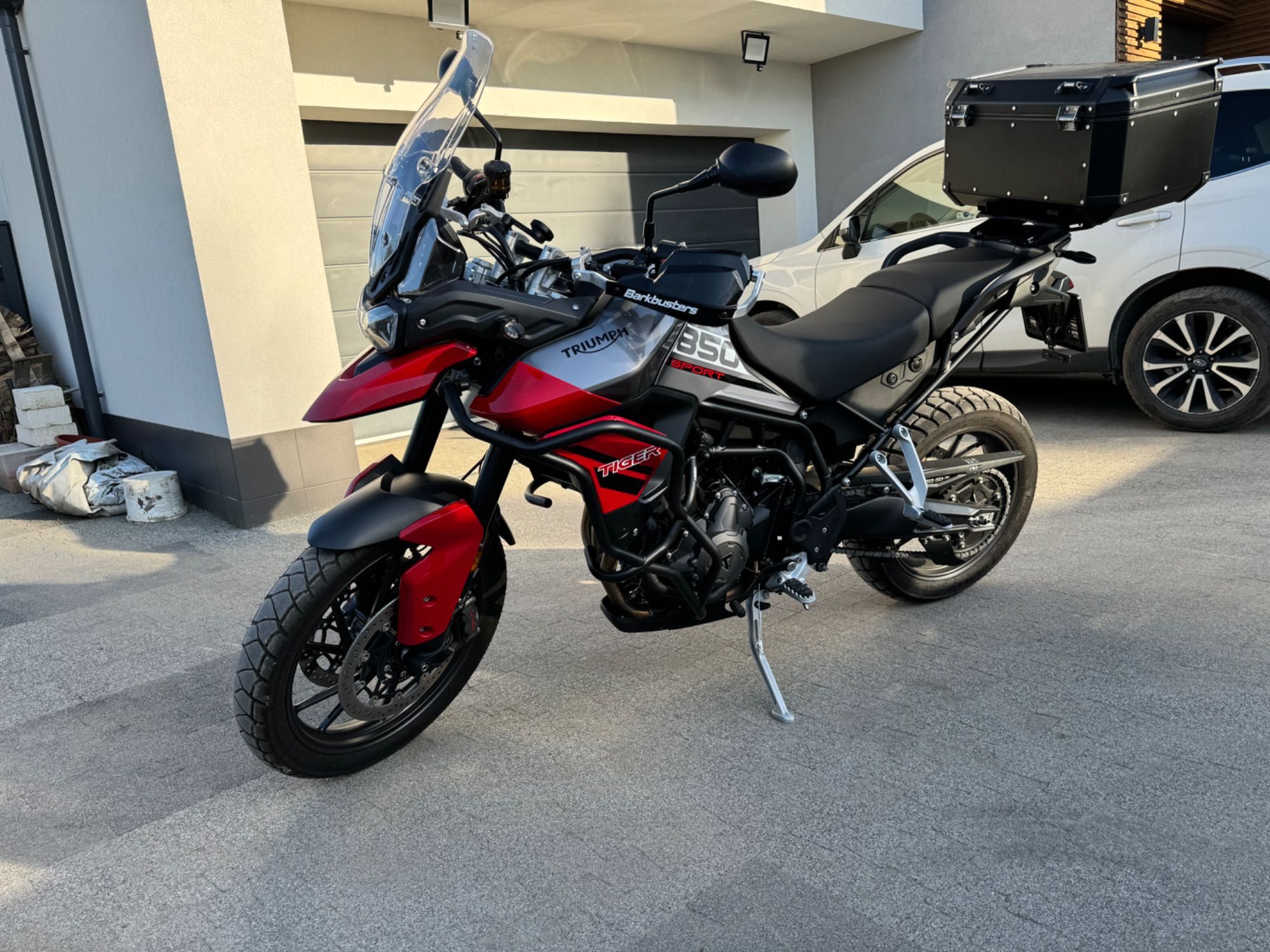 Wynajem motocykla Triumph Tiger 850 - Wypożyczalnia