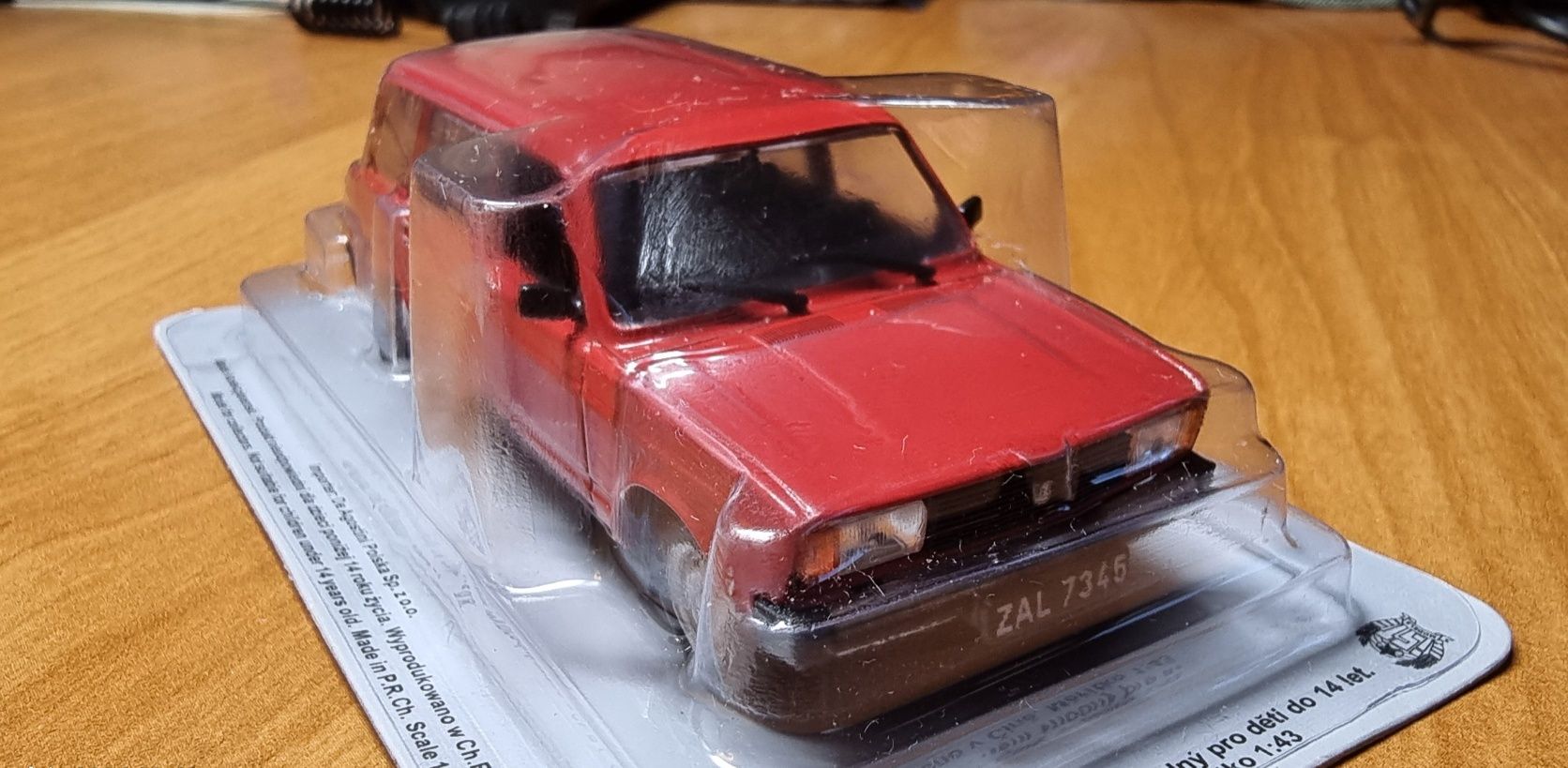 Łada 2104 Kultowe Auta PRL. Nowy Zapieczętowany Model + Gazetka