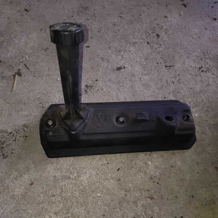 wałek podpora wtryski zawory pokrywa wlew oleju  vw t4 abl 1.9td