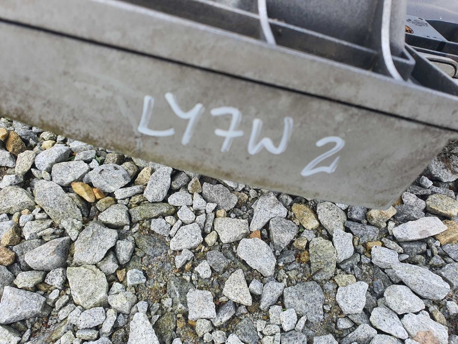 Audi A4 B6 zderzak tył sedan 1,9 2,5 TDI kolor LY7W 2 AL