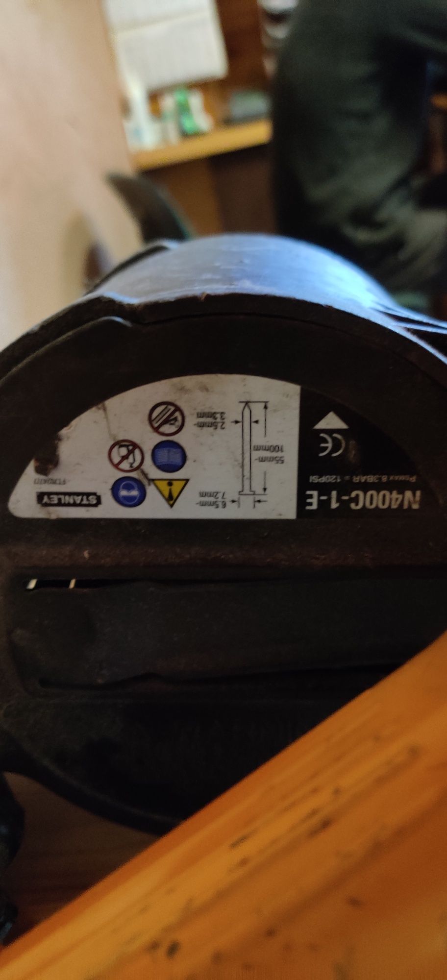 Gwoździarka Bostitch N400C 1