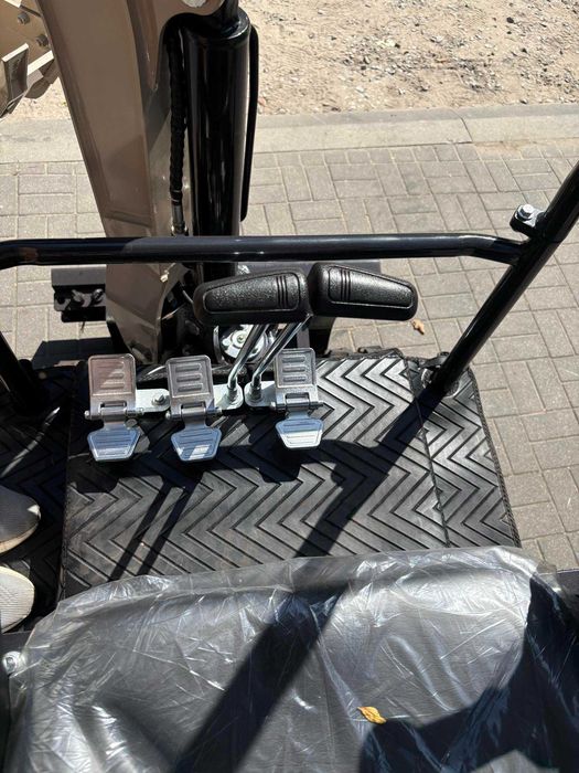 Minikoparka Meyer EX12K - 1,2 t, silnik Kubota D722 10,2kW