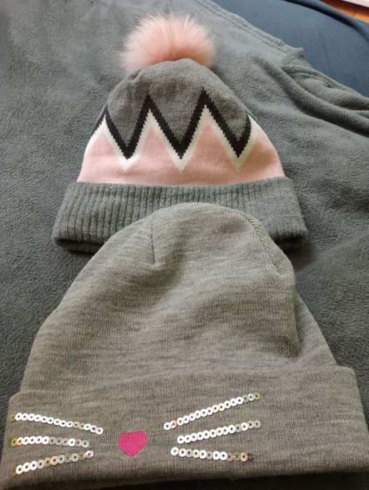 Czapki zimowe dziewcz 2 szt. 54-56 cm jak nowe, komin, szalik.