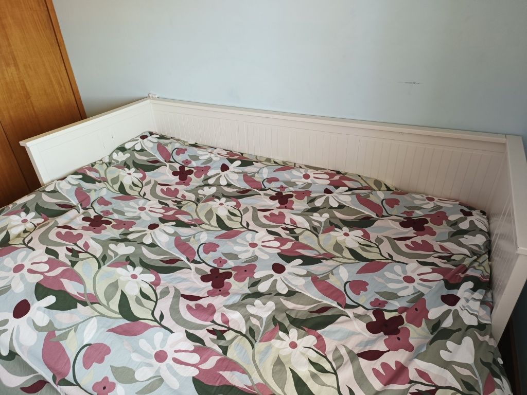 Cama IKEA casal com arrumação