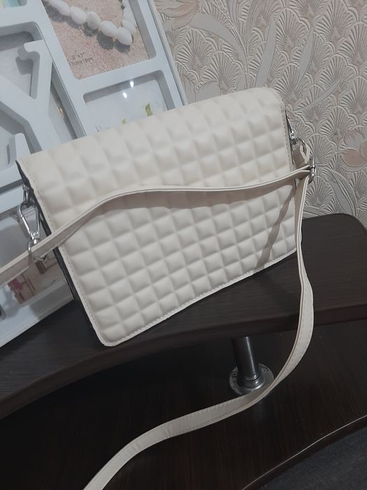 Продам недорого жіночу сумочку