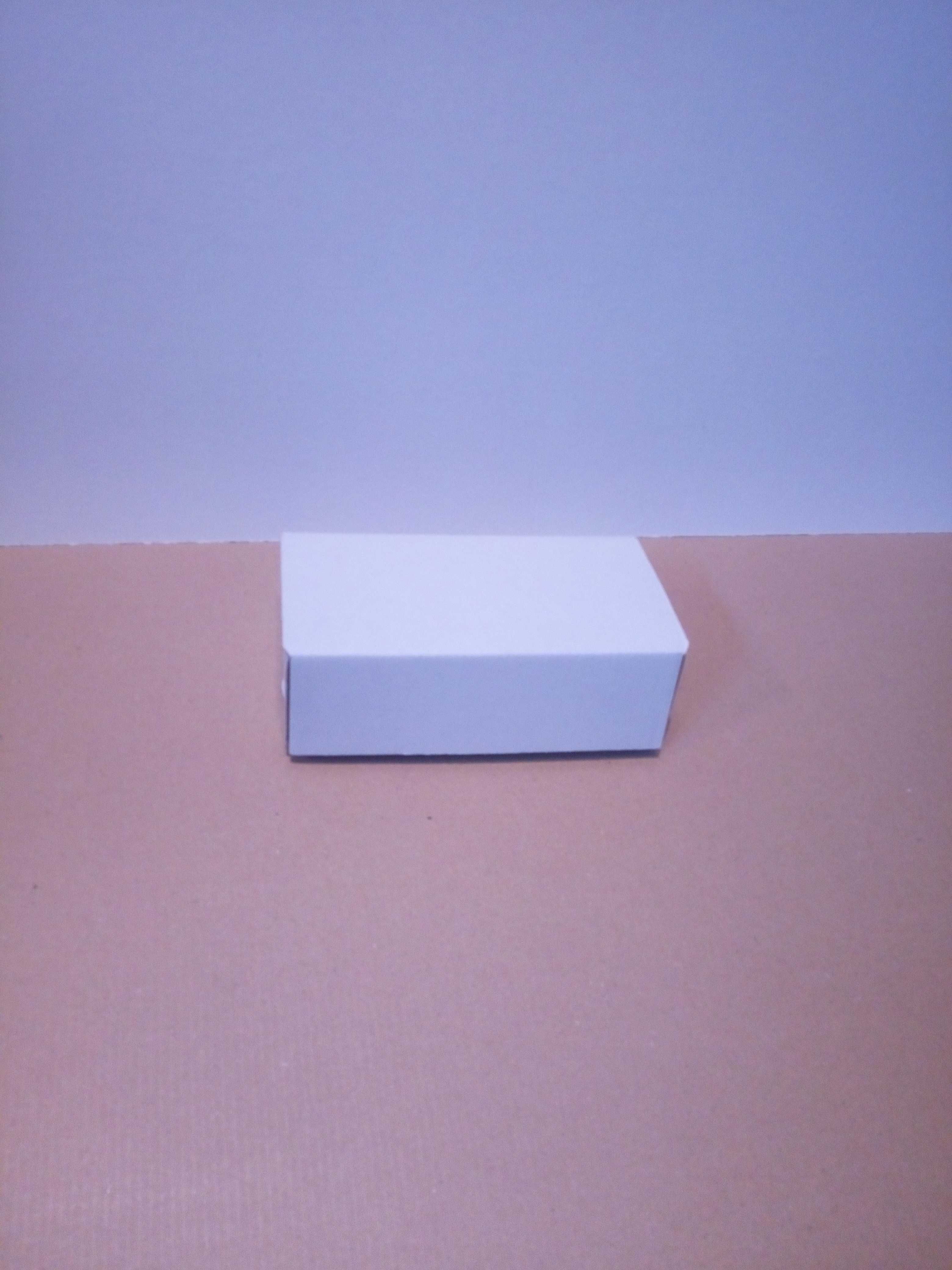 pudełko białe automatyczne