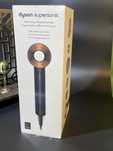 Nowe Oryginalna suszarka do włosów Dyson HD08 niebieski.