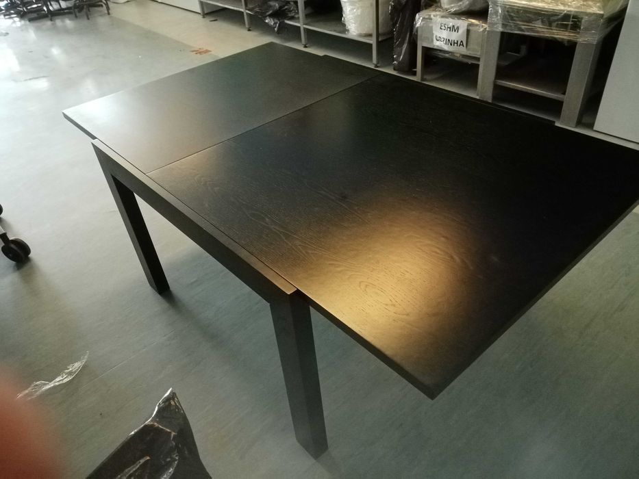 mesa de cor  preta