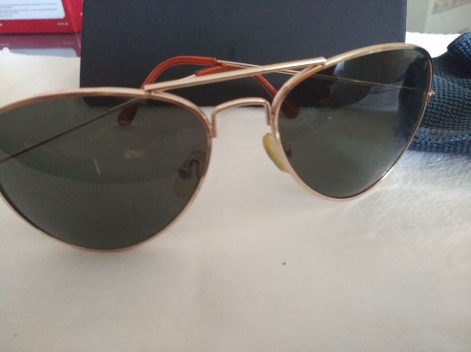 óculos de sol tipo ray ban ( 2 pares)