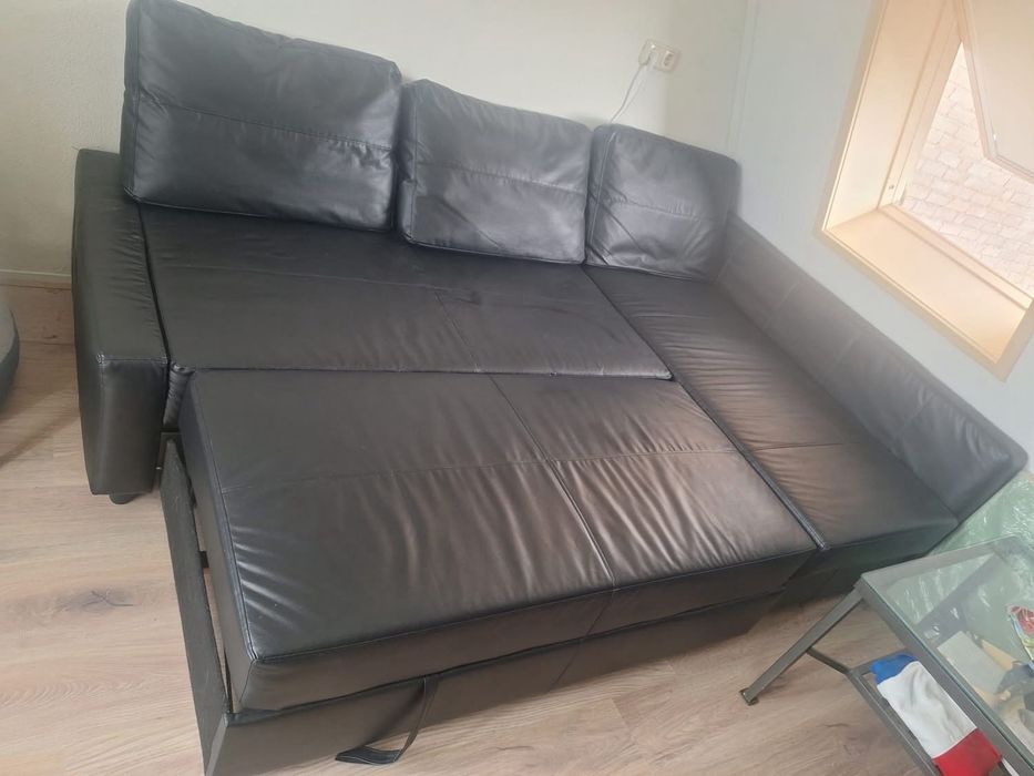 Розкладний шкіряний диван