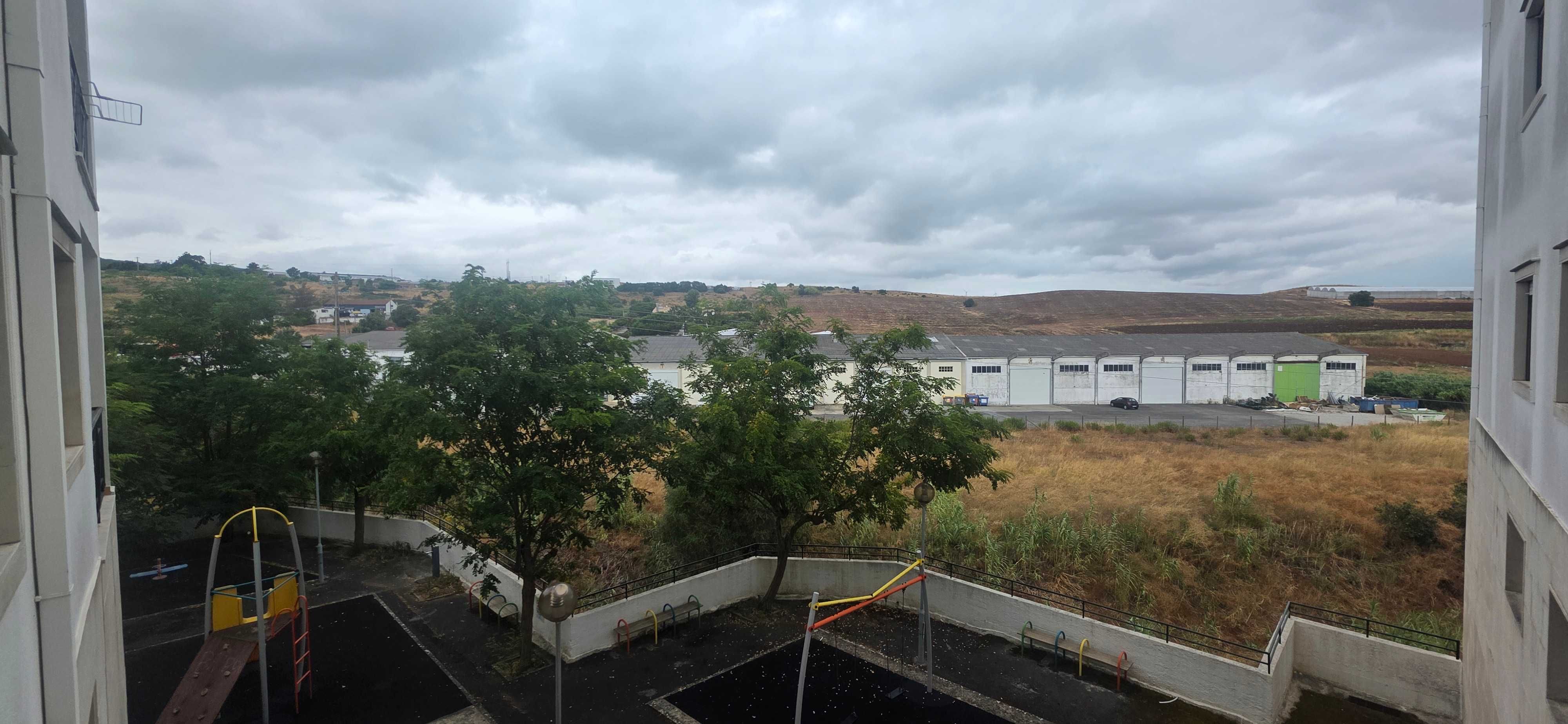T2 com Parqueamento e Arrecadação em À-das-Lebres