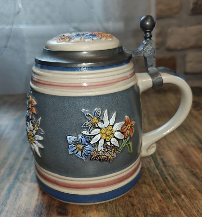 Kufel GERZ Alpine Flowers z 1989 roku