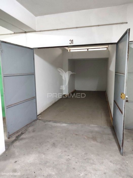 Garagem fechada a venda, Vila do conde, rua das Violetas.