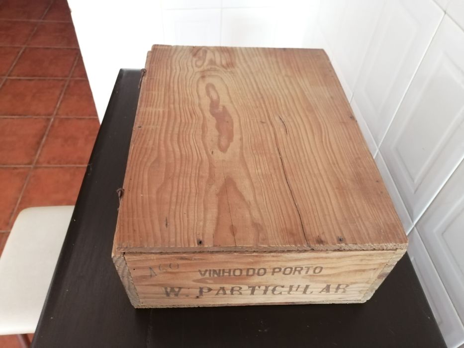 antigas caixas em madeira para vinhos