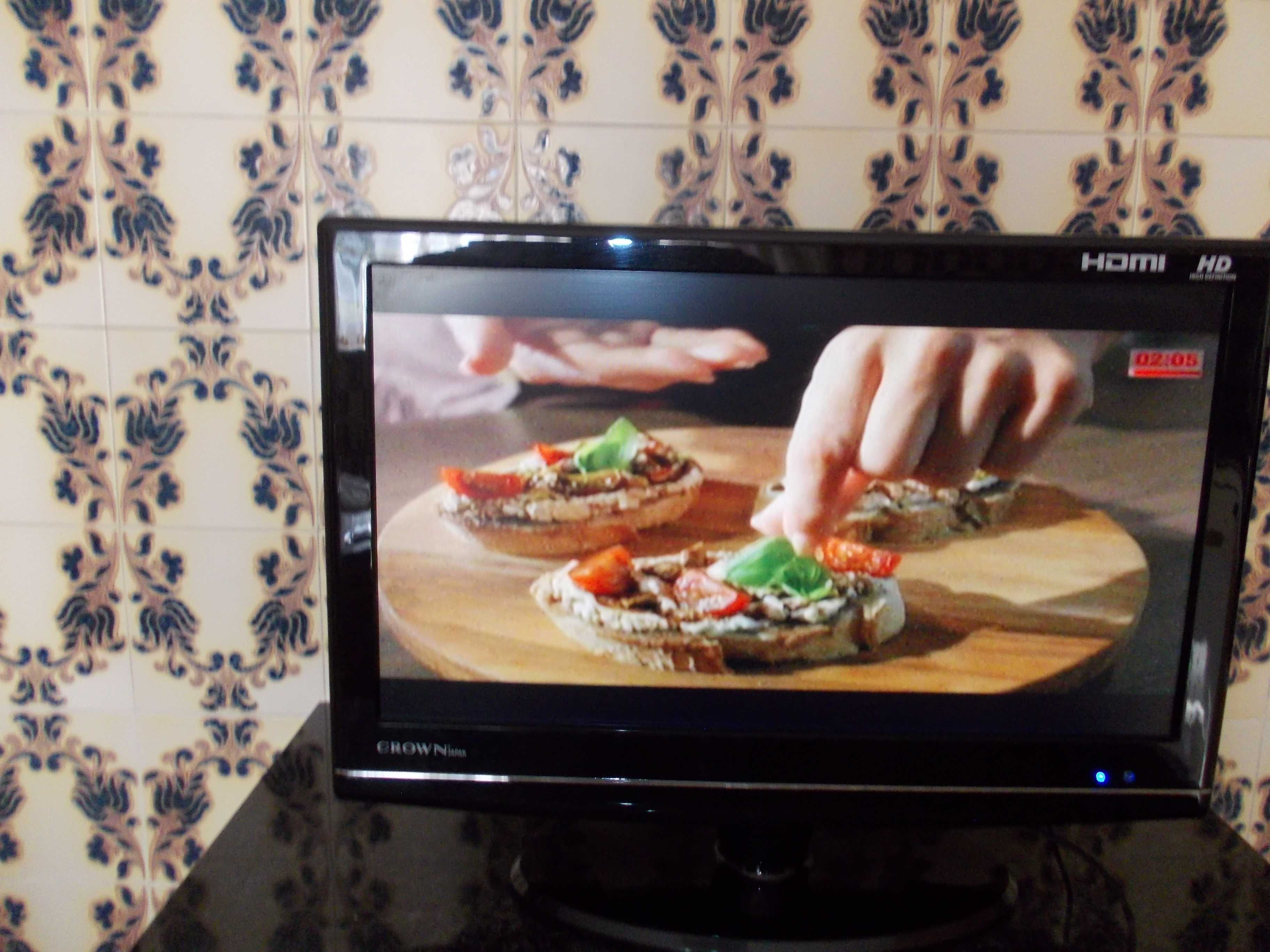 Televisor Lcd Crown  19 "