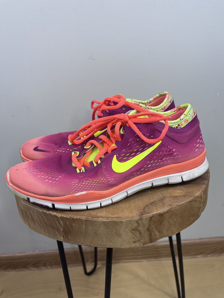 Kolorowe neonowe buty sportowe do biegania Nike rozmiar 39