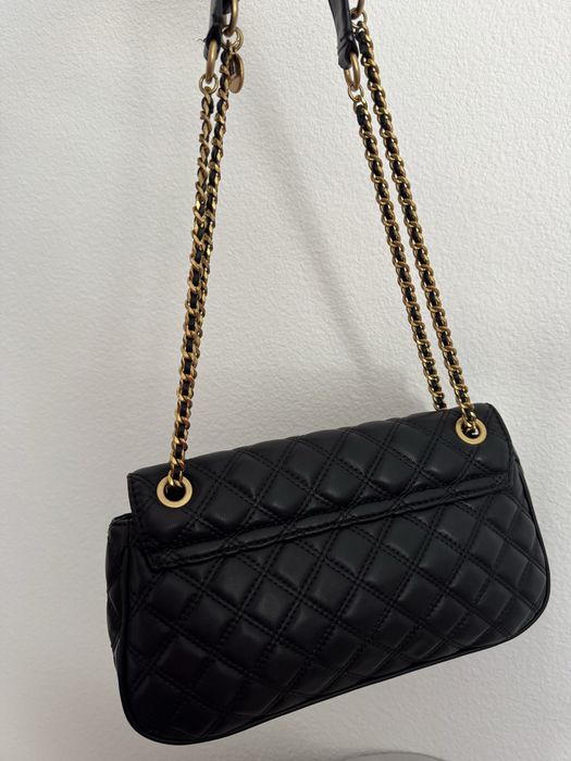 Mala preta da Guess - quase nunca usada - envio por ctt - mnsg privada