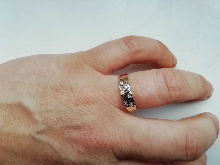 Pierścionek z brylantami w złocie 14 K