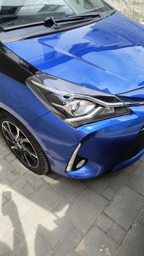 Lampa prawa przód toyota Yaris 2017 r.