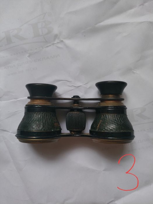 Бинокль      старый.