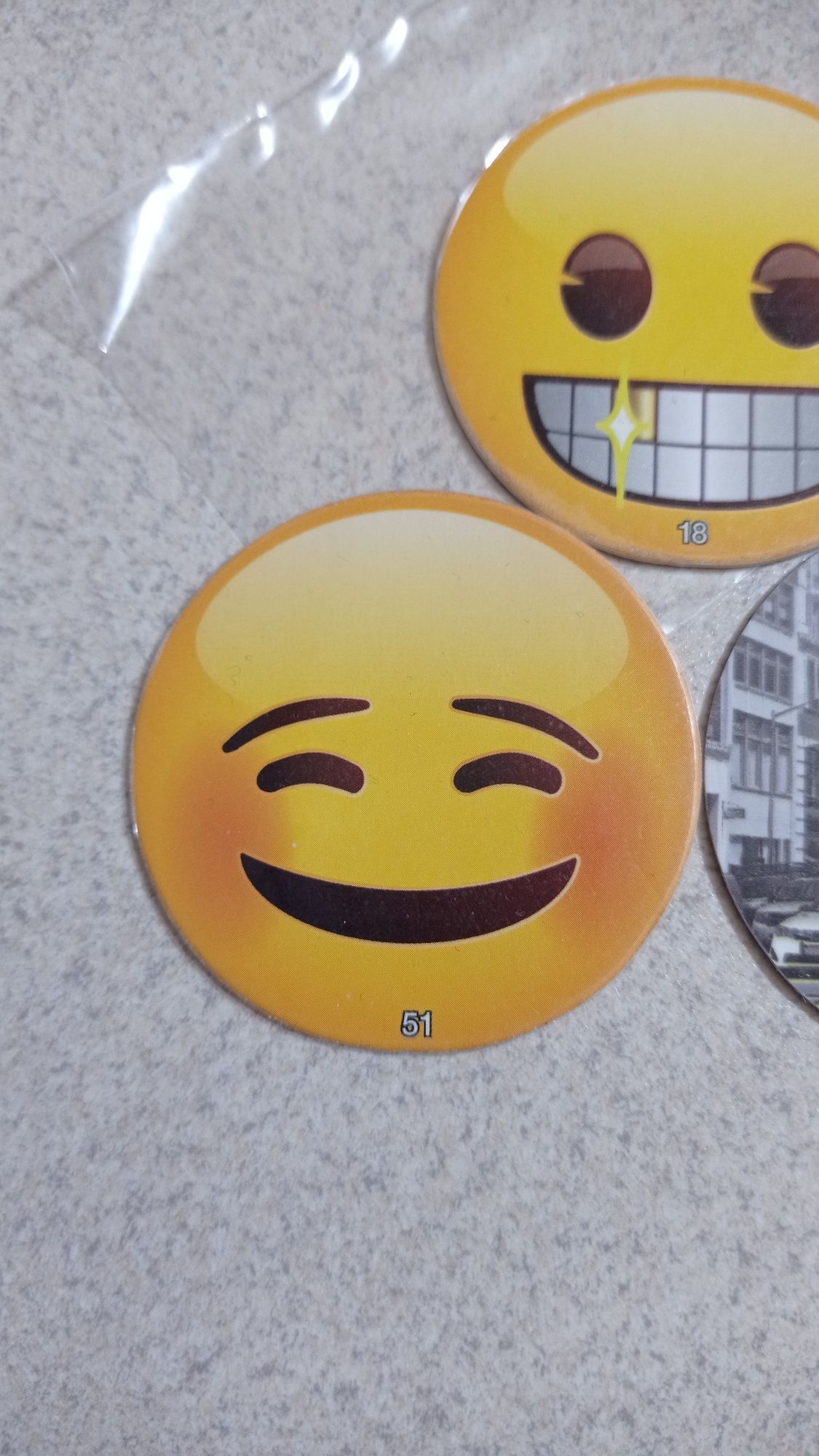 Zestaw żetonów Chipicao - seria Emoji Emotki - żetony krążki komplet