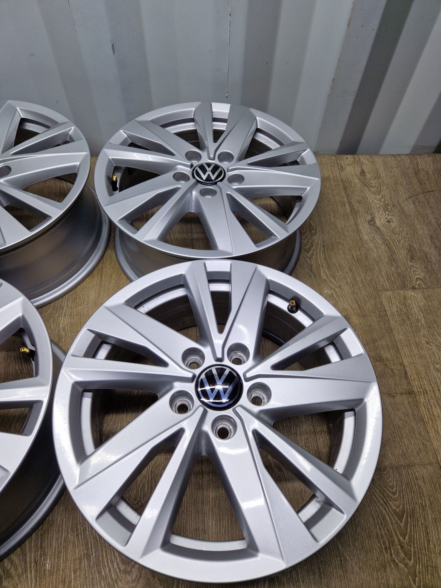Felgi 16 vw touran caddy golf 5x112 6.5j et 48 os 57.1