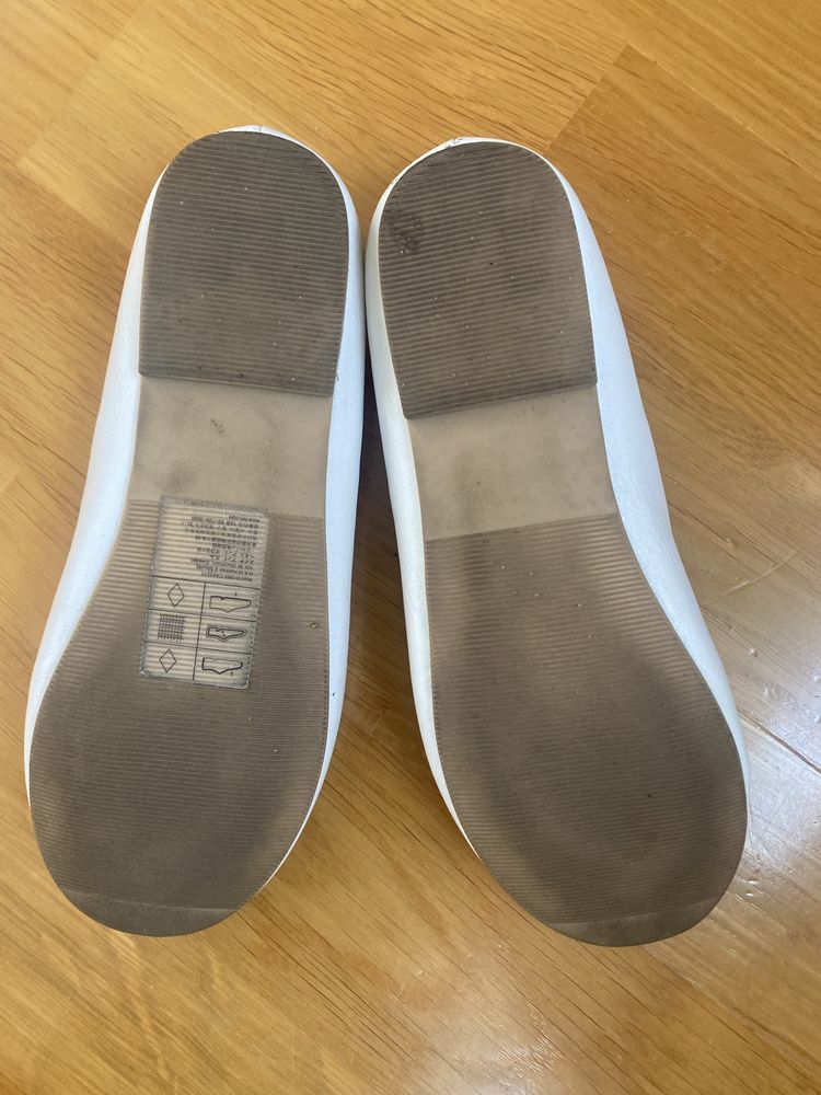 Białe pantofelki baletki H&M 32