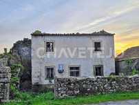 Casa antiga em pedra para reconstruir, situada entre Tomar e Ferrei...