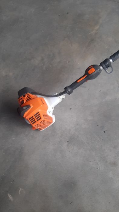 Varejador  Stihl  mecânico   com  motor  e  hastes em carbono  .