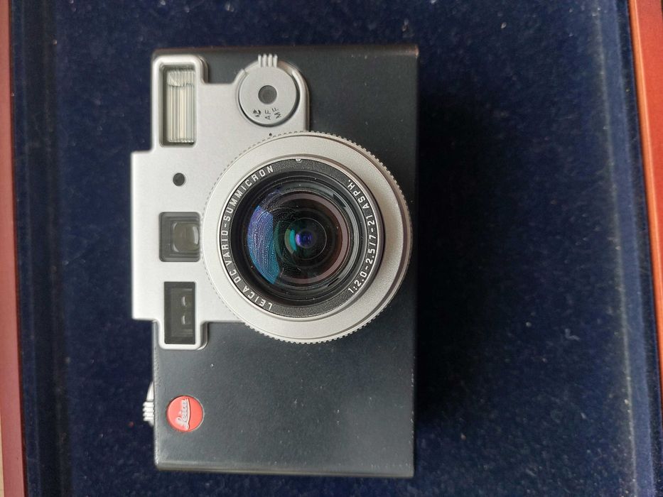 Aparat fotograficzny Leica Digilux 1 z 2002 roku