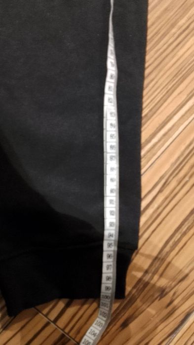 Czarne spodnie dresowe Lonsdale rozmiar 40